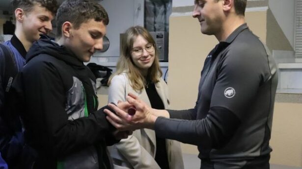 d5c08a09-1c95-43ca-a4e4-6e690450a054